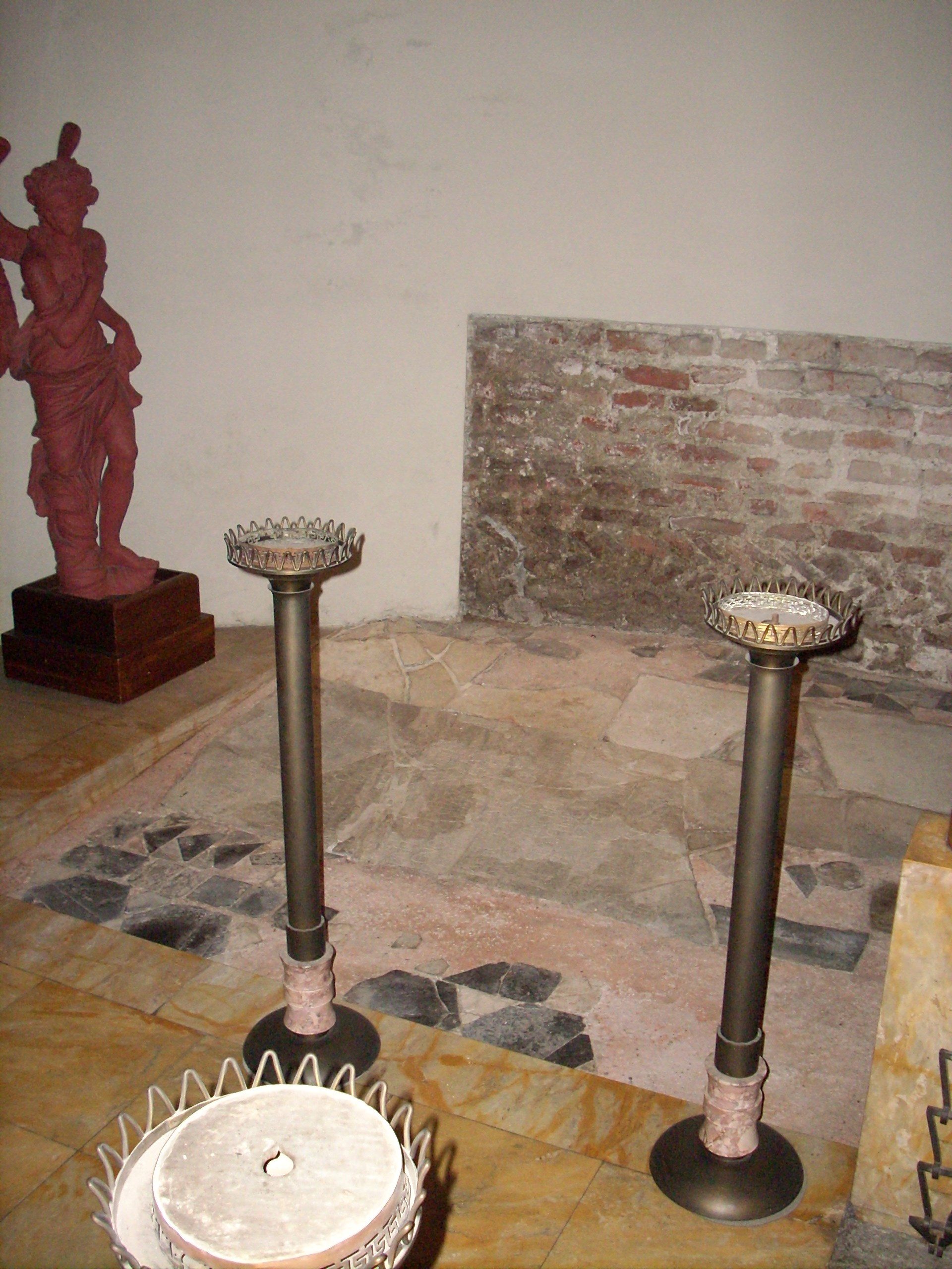 Dioscoros's tomb, San Nazaro in Brolo Church, Milan - 02.JPG